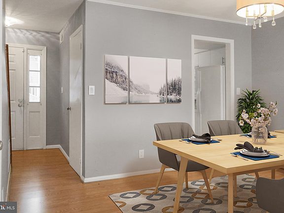 5th image of 2915B S Woodstock St #2