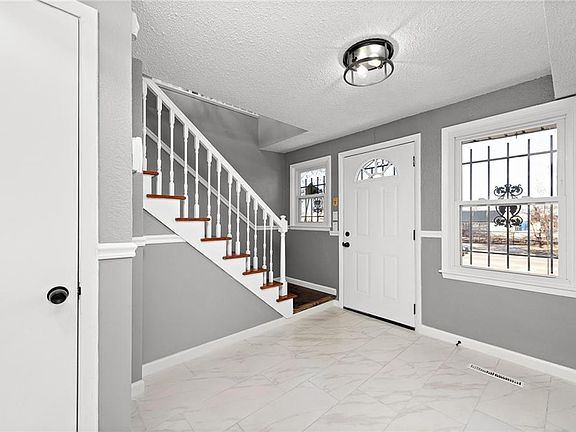 4th image of 328 Belmont Blvd