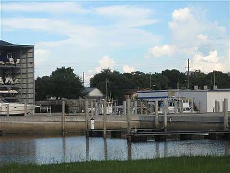 2nd image of 781 Roosevelt Blvd