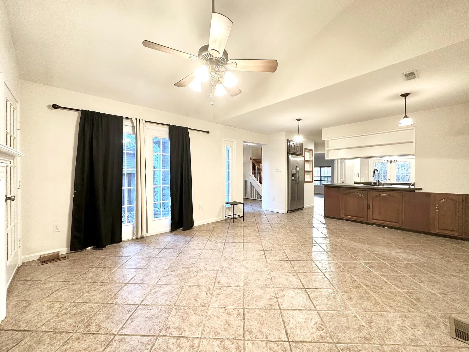 4 bed, 2611 sqft, $3,300 — Photo 4