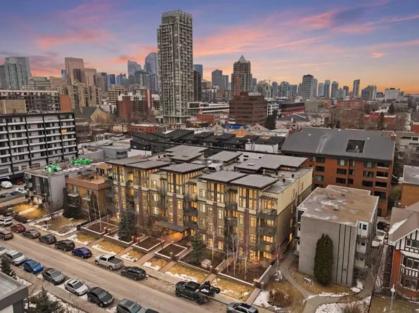 1720 W 10th St SW #107, Calgary, AB T2T 3E8