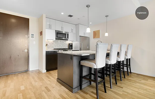Sold by Triplemint | media 7