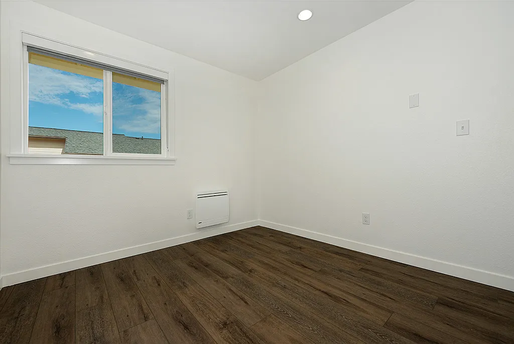 3 bed, 1.5 bath, 1360 sqft, $3,000 — Photo 2