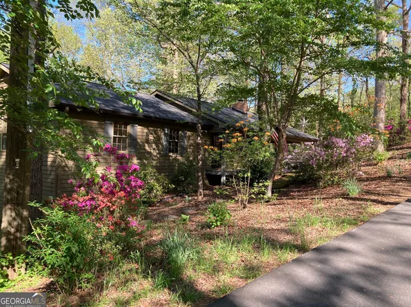 126 E Lake Dr, Roswell, GA 30075