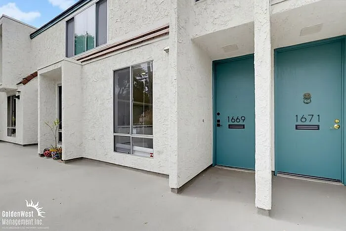 1669 Guy St — Photo 2