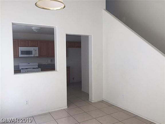 5th image of 6014 Stone Hollow Ave