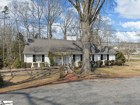 5th image of 100 Eastwood Ave