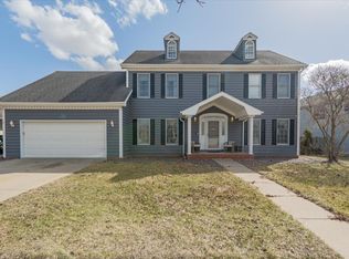 3 Downing Cir, Bloomington, IL 61704