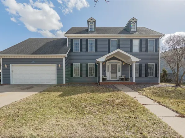 3 Downing Cir, Bloomington, IL 61704