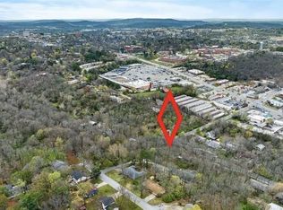 11 N Walnut Ave, Fayetteville, AR 72701