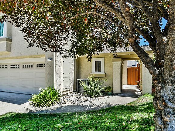 3rd image of 2359 Lake Meadow Cir
