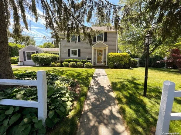 3 Polly Lane, Glen Head, NY 11545