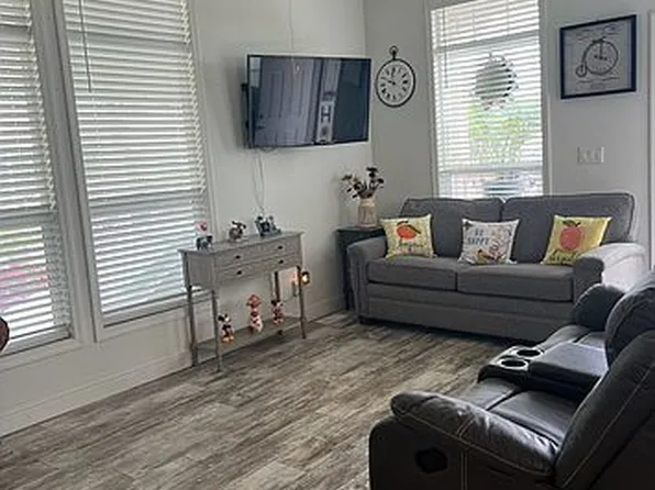 16222 Monterey Ln Space 109, Huntington Beach, CA 92649