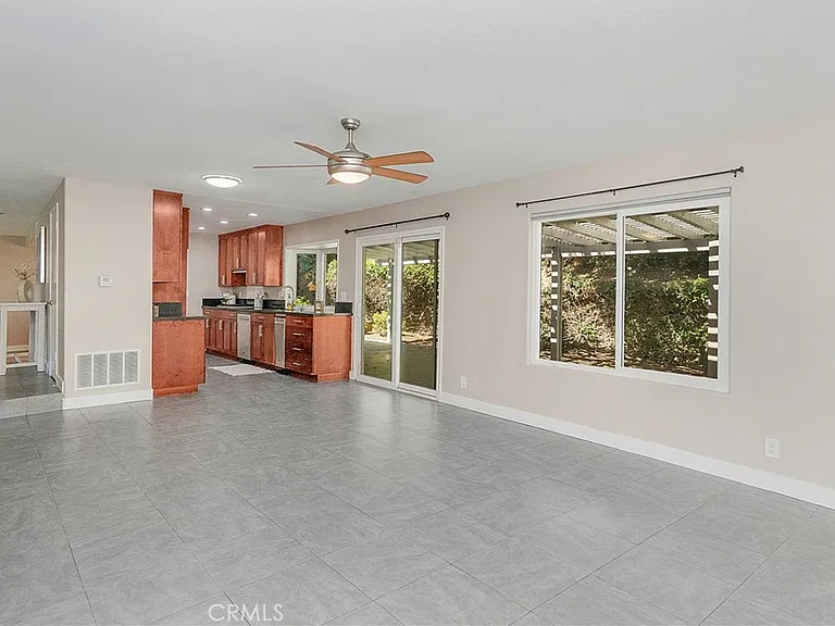 419 Fleming Ave — Photo 10