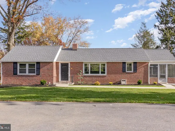 56 Peacock Dr, Lancaster, PA 17601