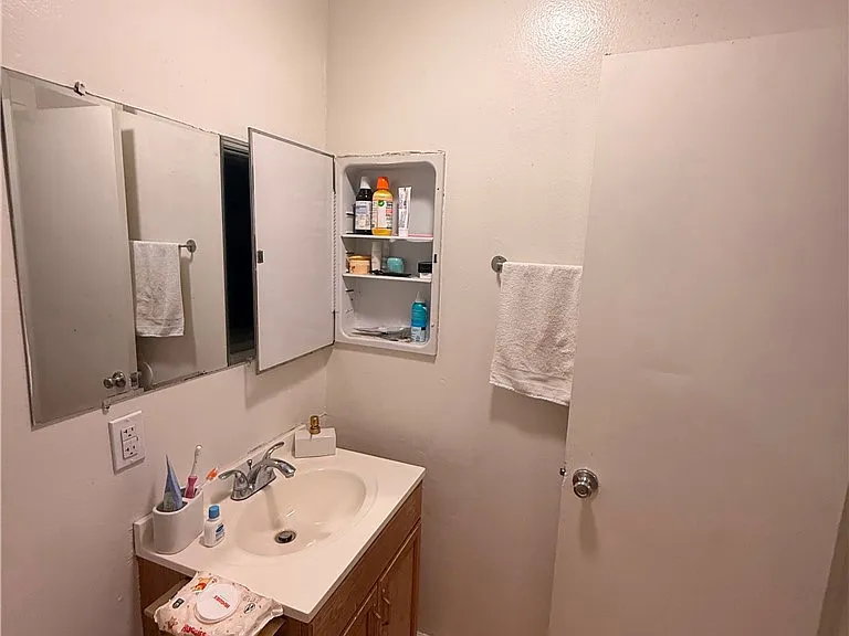 2036 E Wilshire Ave — Photo 8