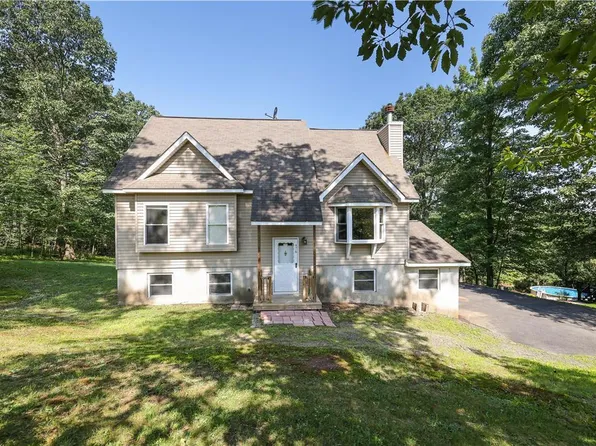 476 Bernadine Dr, Stroudsburg, PA 18360