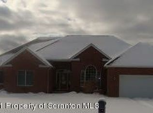 433 Deer Run Dr, Archbald, PA 18403