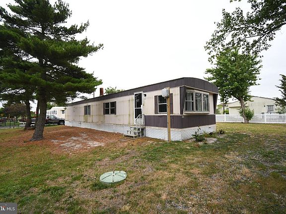 2nd image of 881 Downe Ave