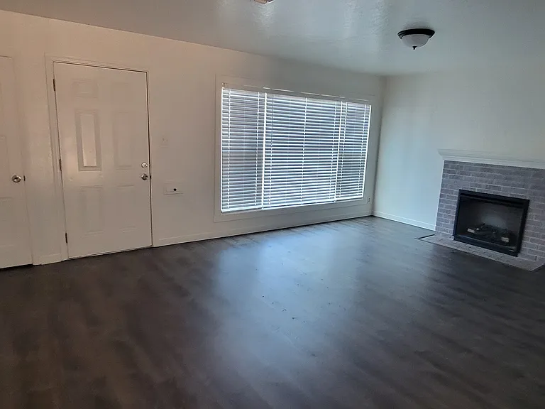 5510 33rd Ave — Photo 2