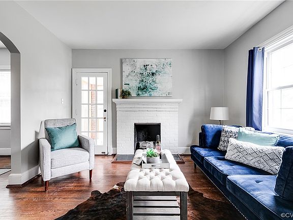 3rd image of 1528 Young St