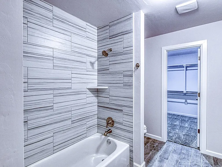 1006 Varenna Ln — Photo 20
