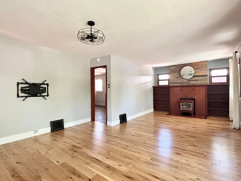 631 E Downington Ave — Photo 8
