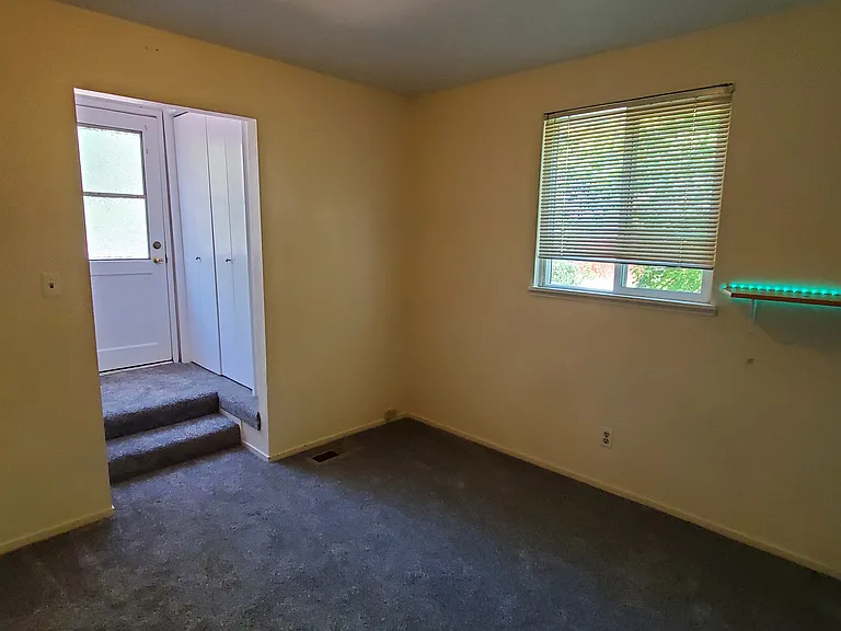 413 Henderson St — Photo 5