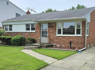 23100 Port St, Saint Clair Shores, MI 48082