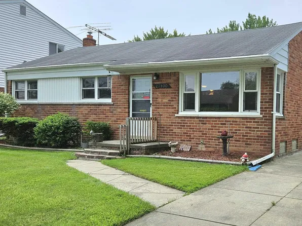 23100 Port St, Saint Clair Shores, MI 48082