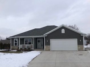 532 Pine Ridge Ave, Howards Grove, WI 53083