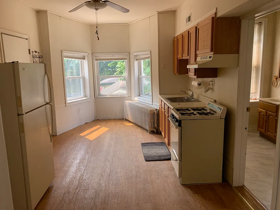 249 Dupont St #2