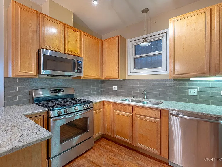 1344 W Grenshaw St #A — Photo 8