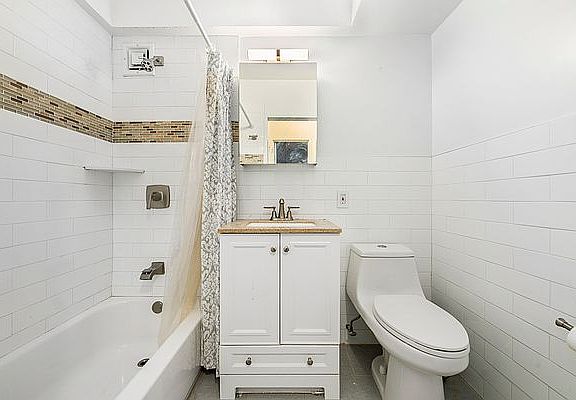 4th image of 301 E 48th St APT 5-M