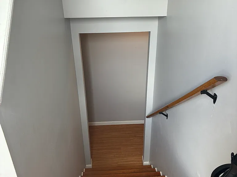 111 Phyllis Dr — Photo 7
