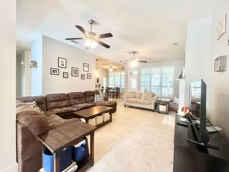 1660 Northridge Rd — Photo 5