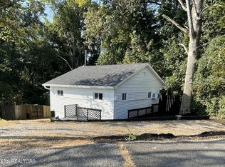 691 W Outer Dr, Oak Ridge, TN 37830