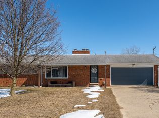 572 Sharon St, Waterford, MI 48328