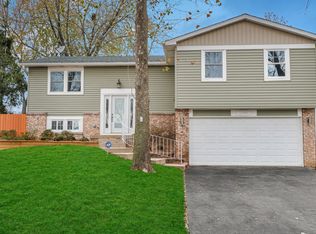 104 Thackeray Dr, Bolingbrook, IL 60440