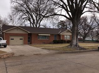 904 Webster Ave, Hastings, NE 68901