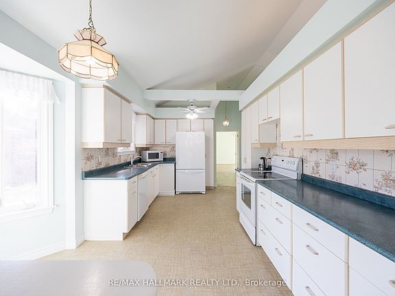 3rd image of 69 Lawson Rd