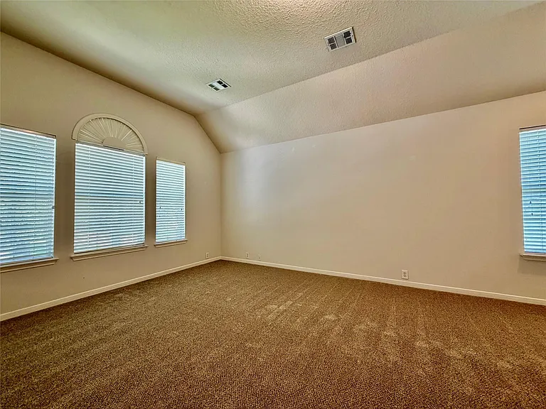 7426 Maple Run Dr — Photo 6