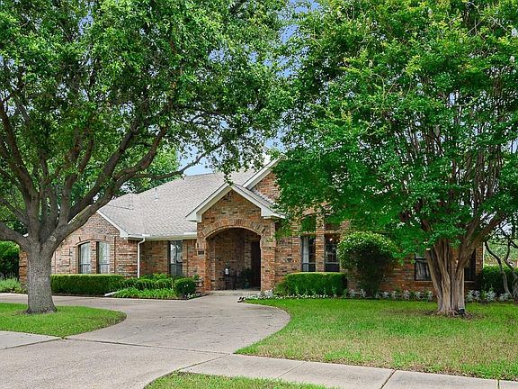 3rd image of 2509 Willowdale Dr