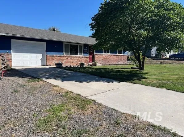 405 Live Oak Ave, Marsing, ID 83639