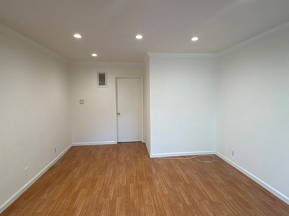 5th image of 1280 S Barrington Ave APT 10