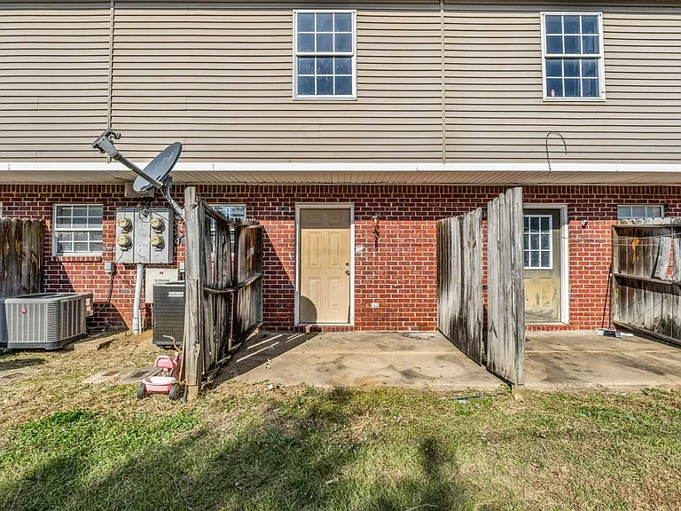 1301 Louisville St — Photo 20