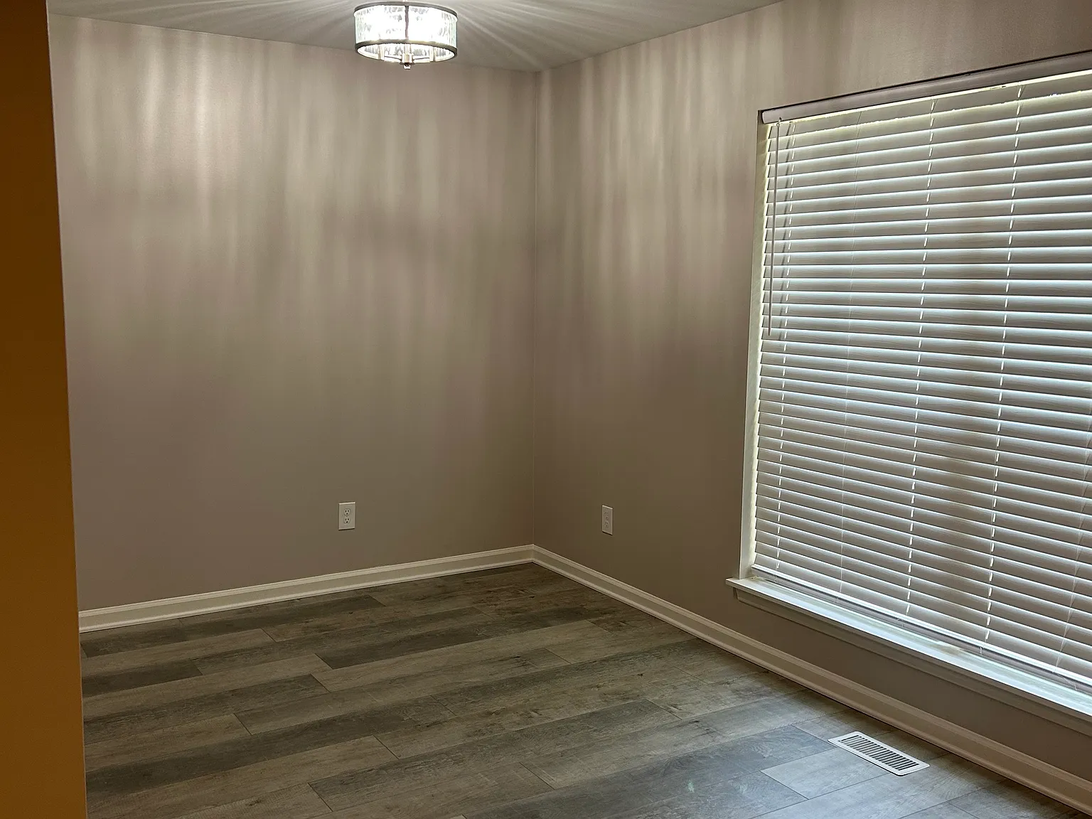 2 bed, 1.5 bath, 950 sqft, $1,200 — Photo 3