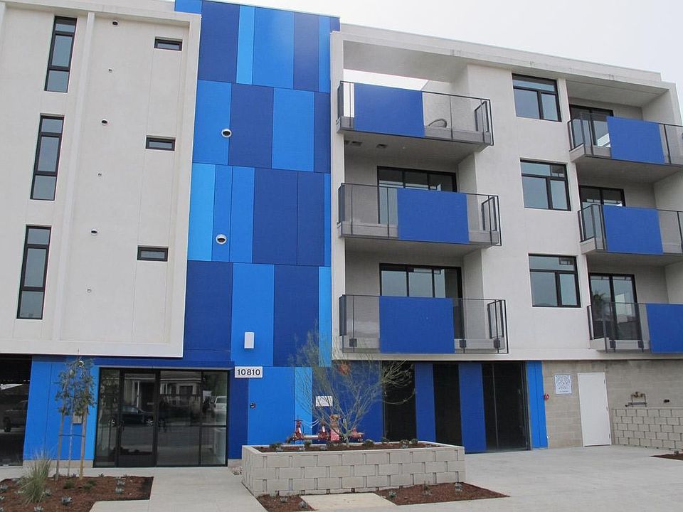 2nd image of 10810 Palms Blvd #305