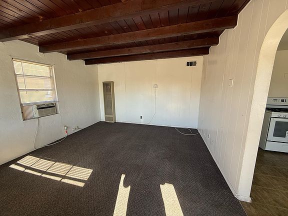 4th image of 5019 E 1st St