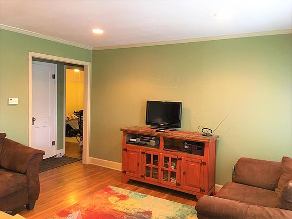 4th image of 1238 East Ave